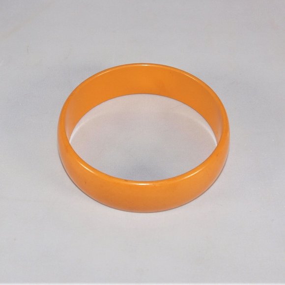 Vintage Bakelite Butterscotch Bangle - Picture 3 of 4